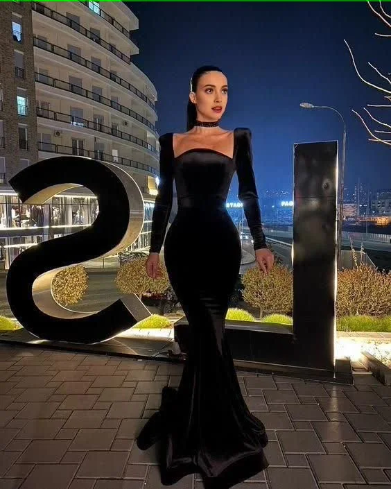 Markdowns Black Long Sleeve Formal Dress Prom Gown