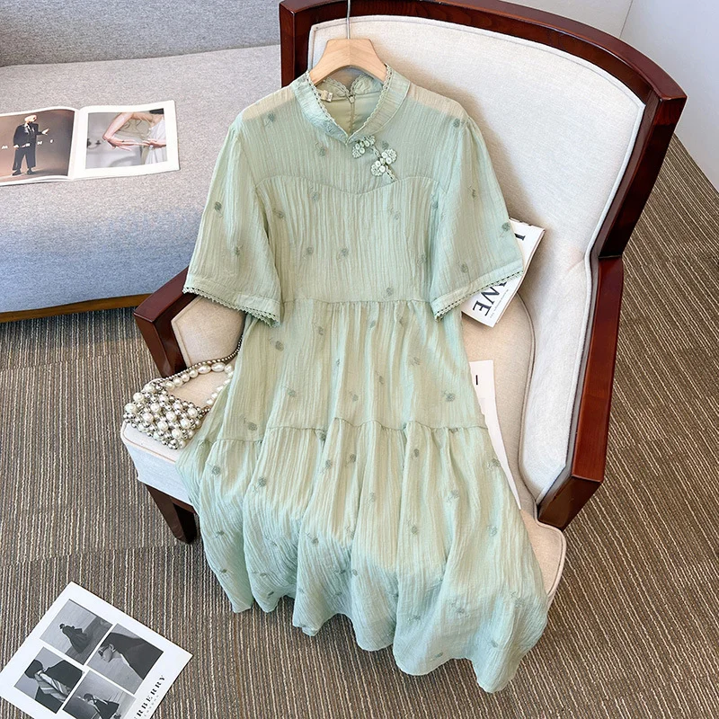 Midnight Sale (2XL-6XL) Plus Size Pastel Green Embroidery Cheongsam Dress (Extra Big Size) Midnight Sale (2XL-6XL) Plus Size Pastel Green Embroidery Cheongsam Dress (Extra Big Size)