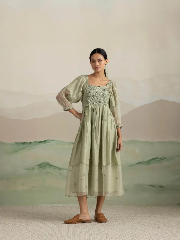 Final Clearance Basil Smock Midi Dress