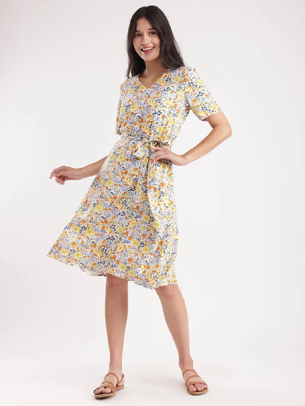 Discount Mania Floral Fit And Flare Dress - Multicolour
